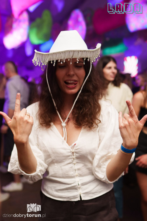 Sobotnia noc w Labie