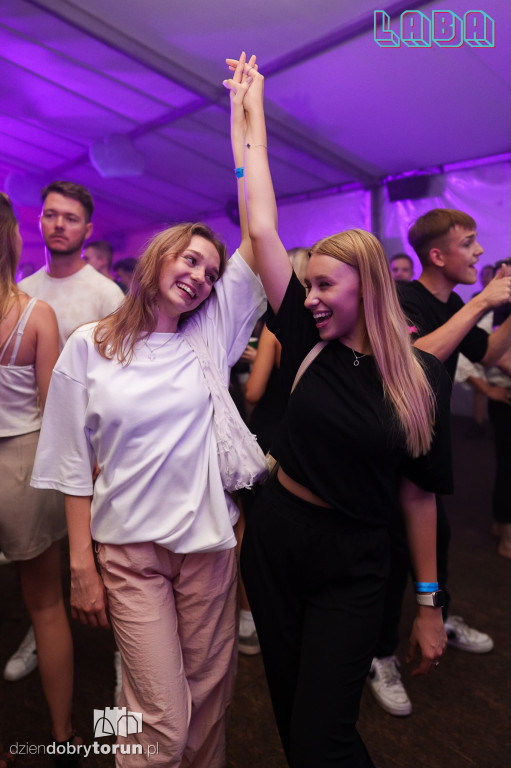 Sobotnia noc w Labie