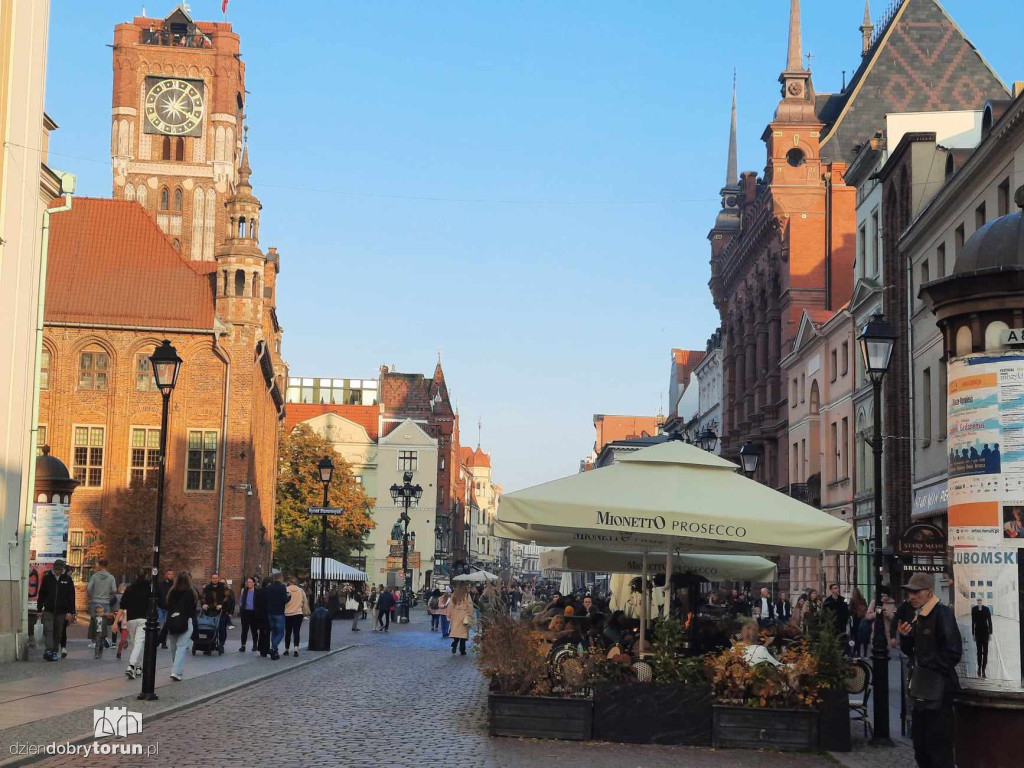 Toruń za pół ceny - tłumy na starówce