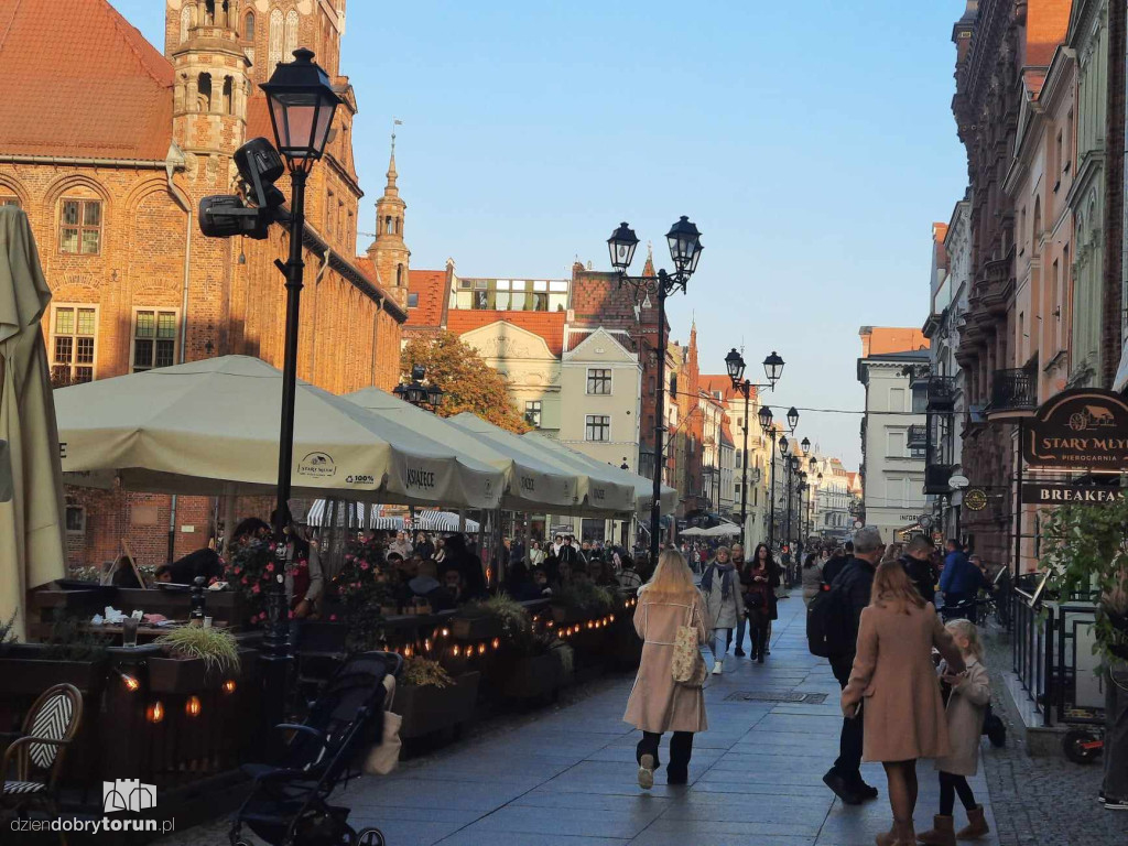 Toruń za pół ceny - tłumy na starówce