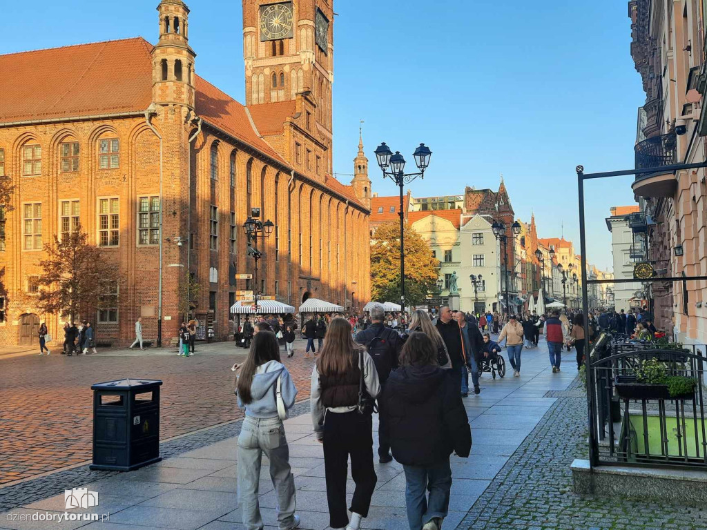 Toruń za pół ceny - tłumy na starówce