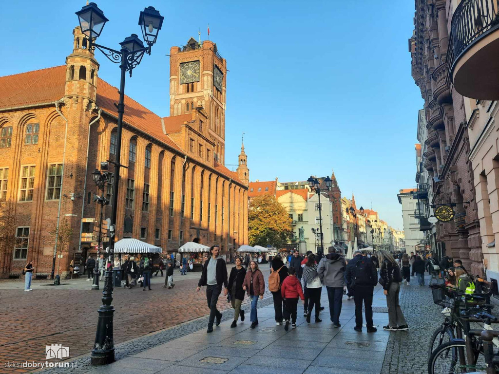 Toruń za pół ceny - tłumy na starówce