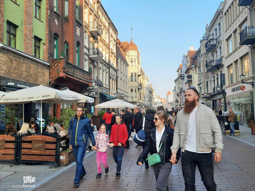 Toruń za pół ceny - tłumy na starówce