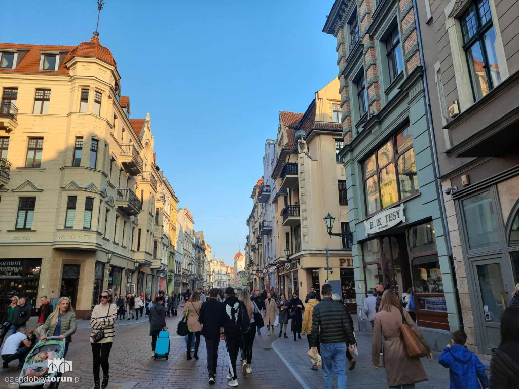 Toruń za pół ceny - tłumy na starówce