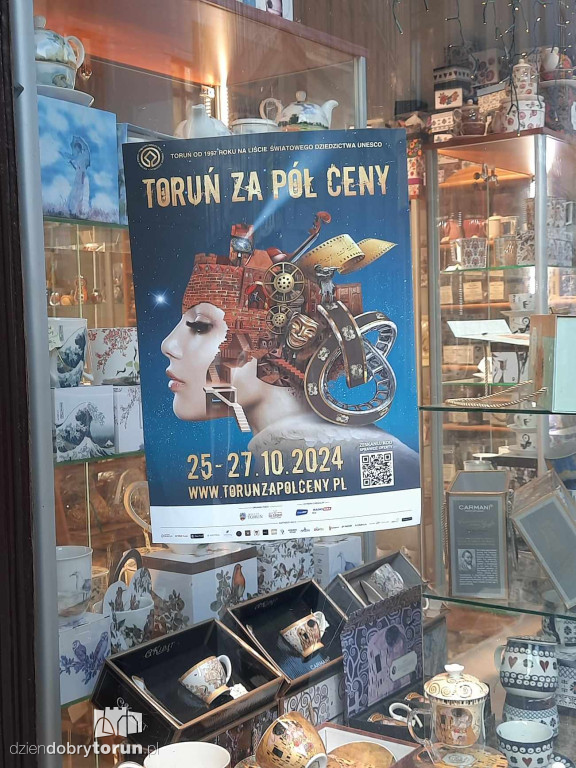 Toruń za pół ceny - tłumy na starówce