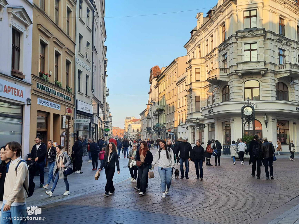 Toruń za pół ceny - tłumy na starówce