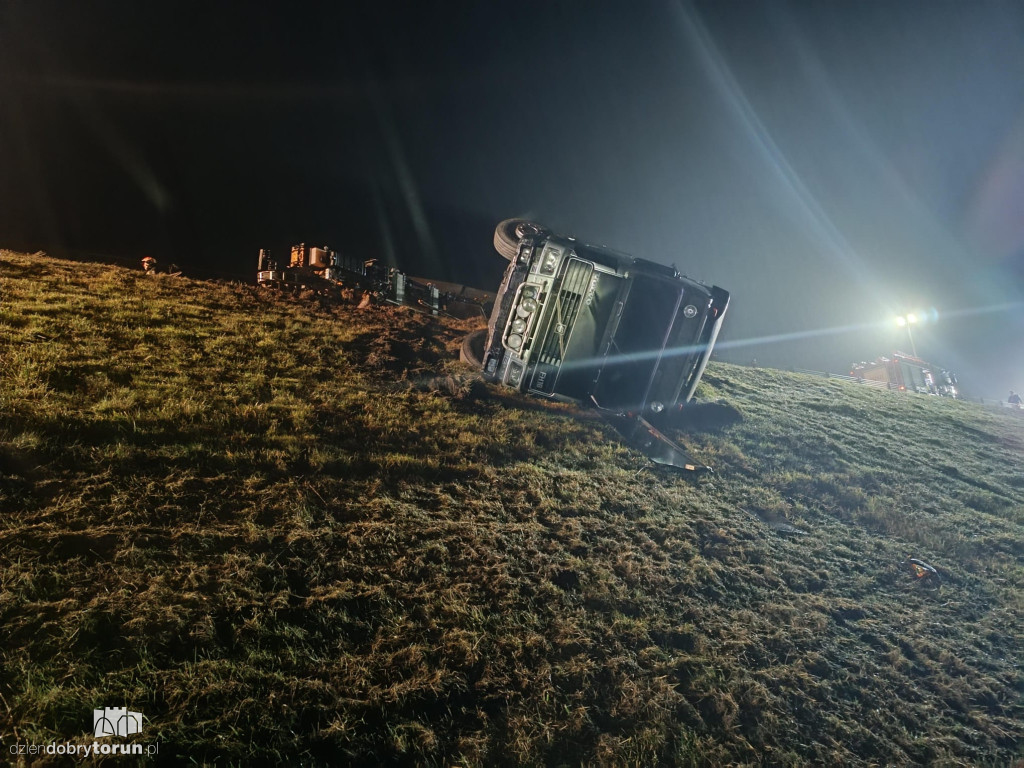 Na A1 przewróciła się ciężarówka