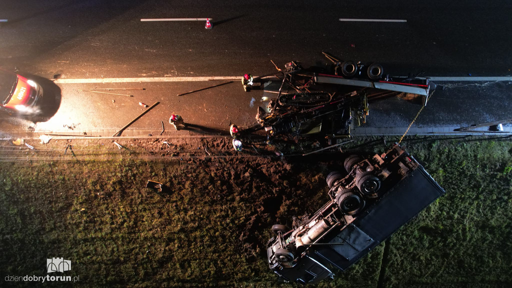 Na A1 przewróciła się ciężarówka