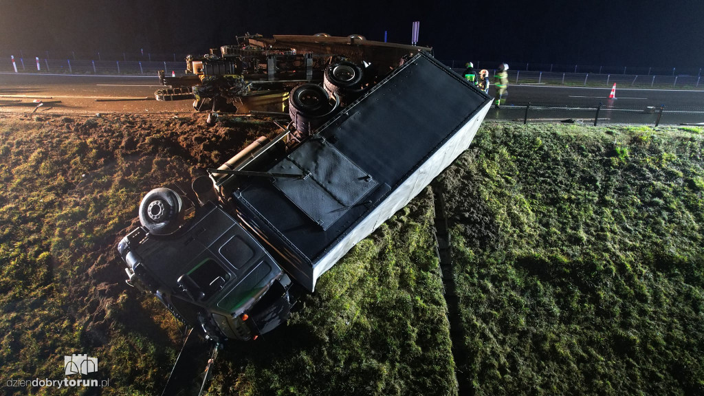 Na A1 przewróciła się ciężarówka