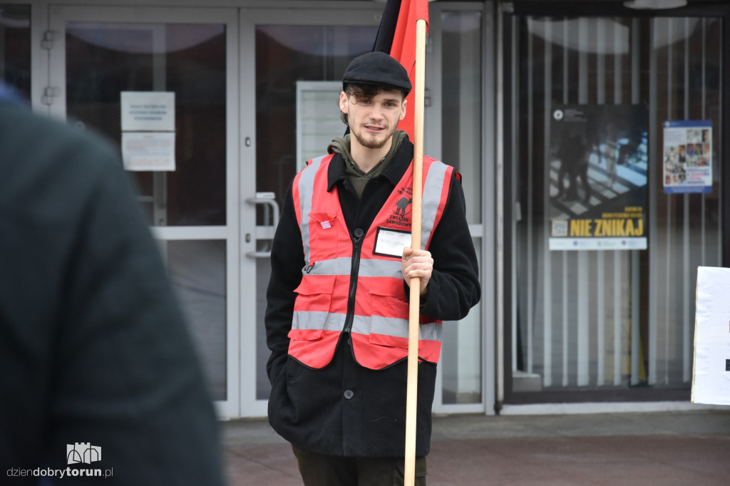 Protest pod rektoratem UMK