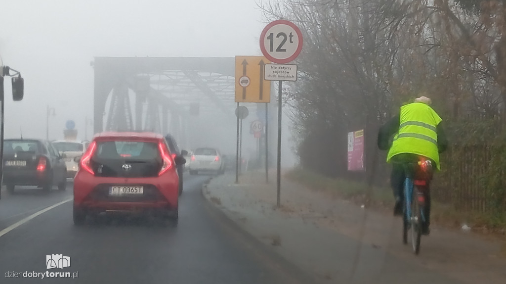 Gęsta mgła w Toruniu i w okolicach