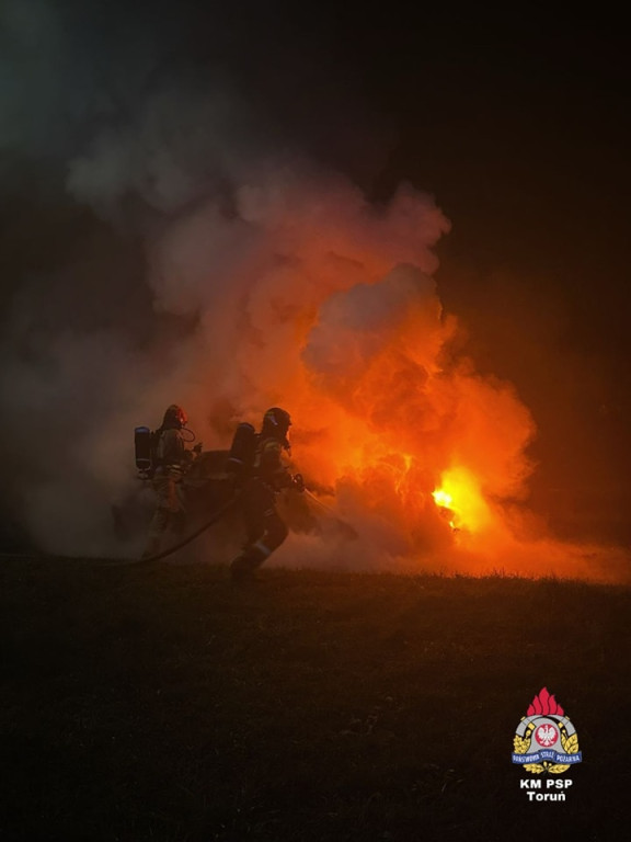 Potężny pożar samochodu na Okrężnej