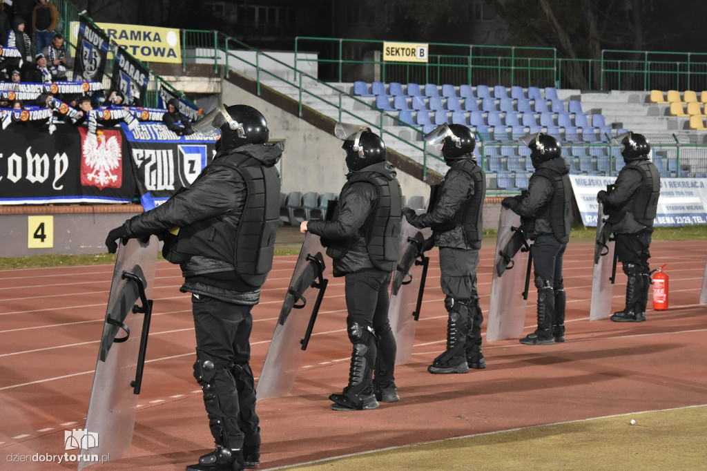 Policja na meczu Elany z Zawiszą