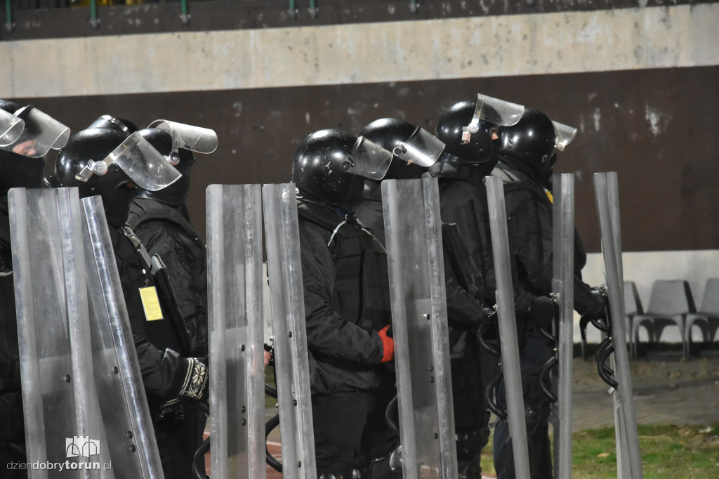 Policja na meczu Elany z Zawiszą