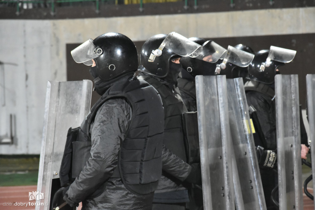 Policja na meczu Elany z Zawiszą