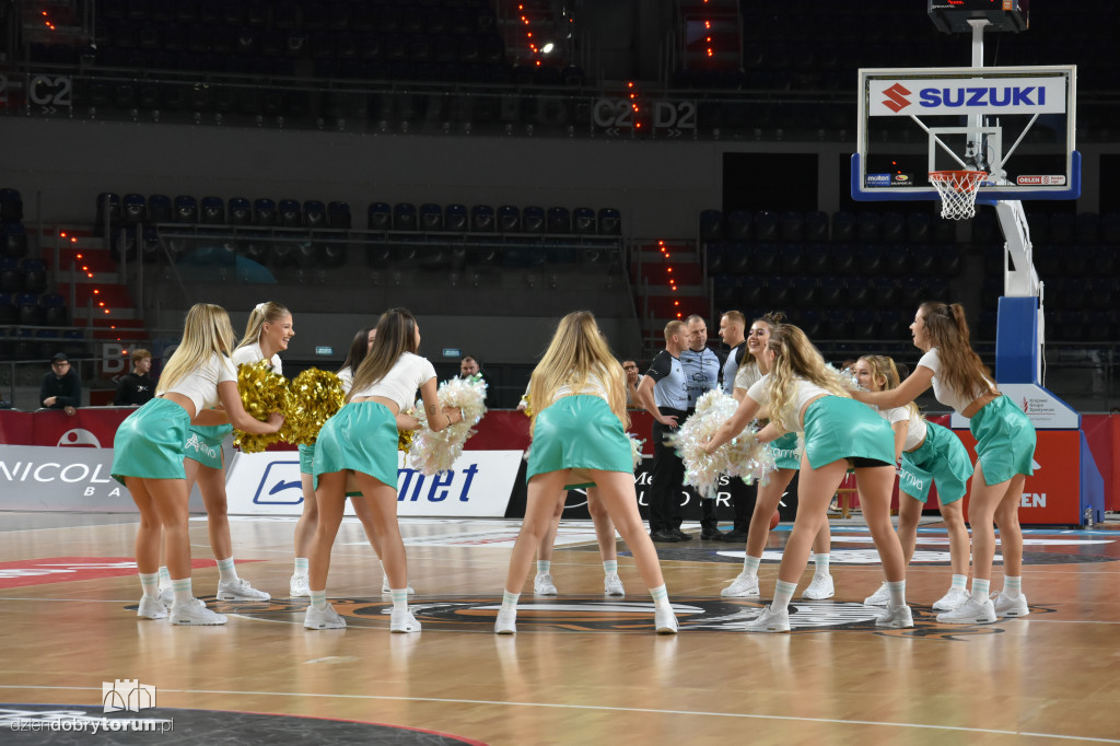 Cheerleaderki na meczu Twardych Pierników