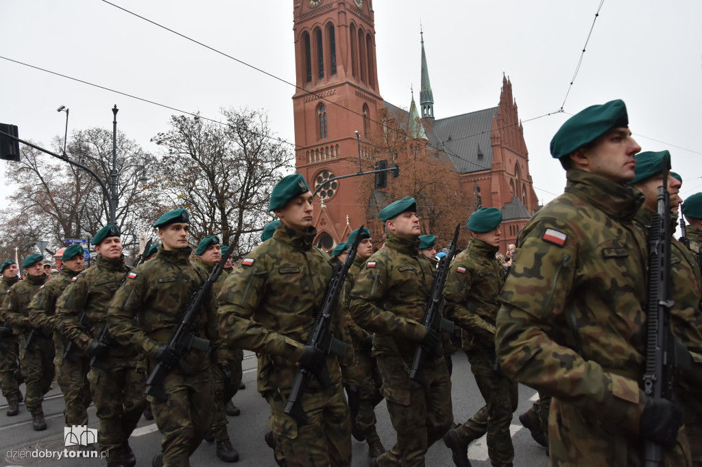 Pochód patriotyczny na 11 listopada w Toruniu