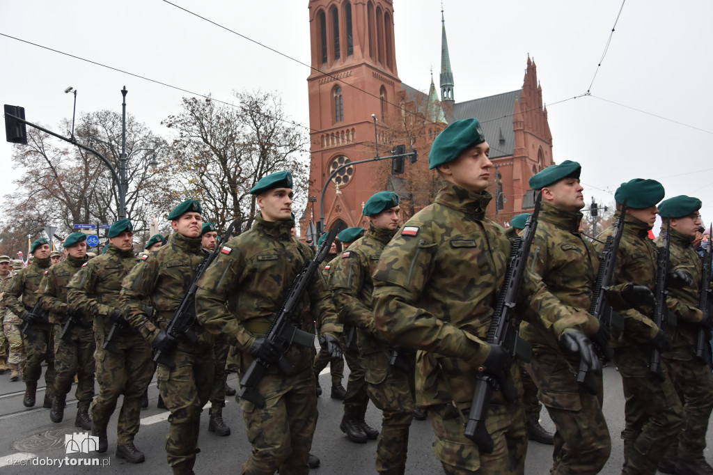 Pochód patriotyczny na 11 listopada w Toruniu