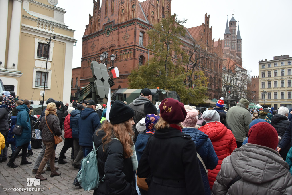 Piknik historyczny na Rynku Staromiejskim