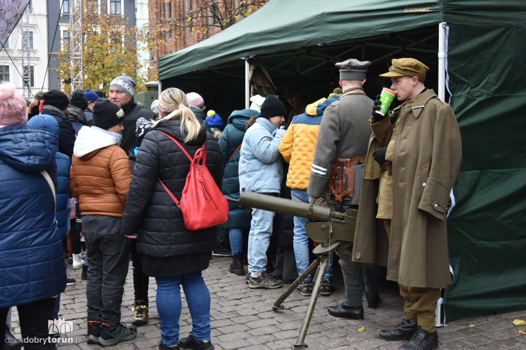 Piknik historyczny na Rynku Staromiejskim