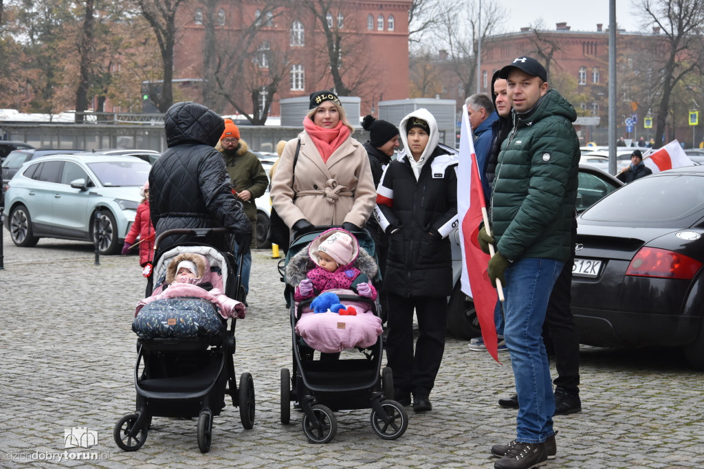 Torunianie tłumnie uczcili 11 listopada