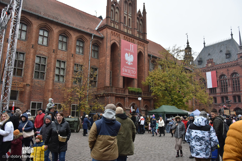 Piknik historyczny na Rynku Staromiejskim