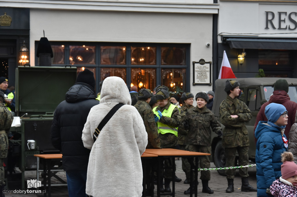 Piknik historyczny na Rynku Staromiejskim