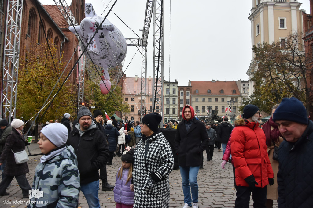 Piknik historyczny na Rynku Staromiejskim