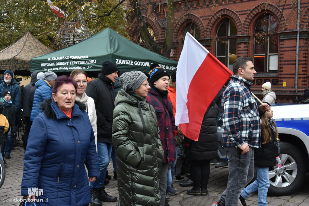 Piknik historyczny na Rynku Staromiejskim