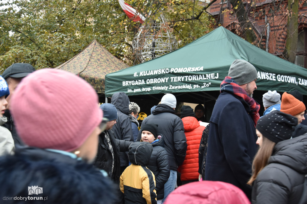 Piknik historyczny na Rynku Staromiejskim