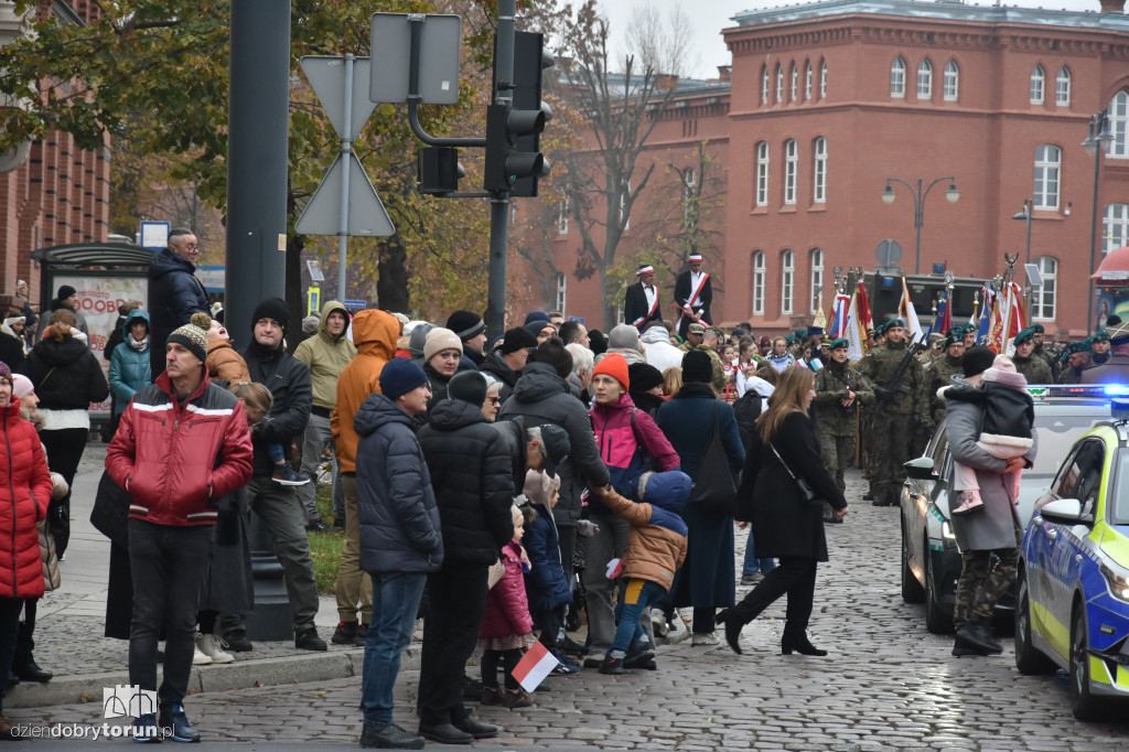 Torunianie tłumnie uczcili 11 listopada