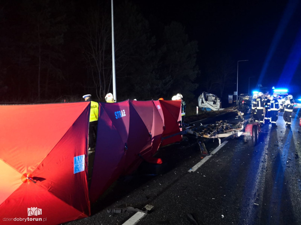 Wypadek na DK10 w Przyłubiu. Nie żyje dwóch mężczyzn