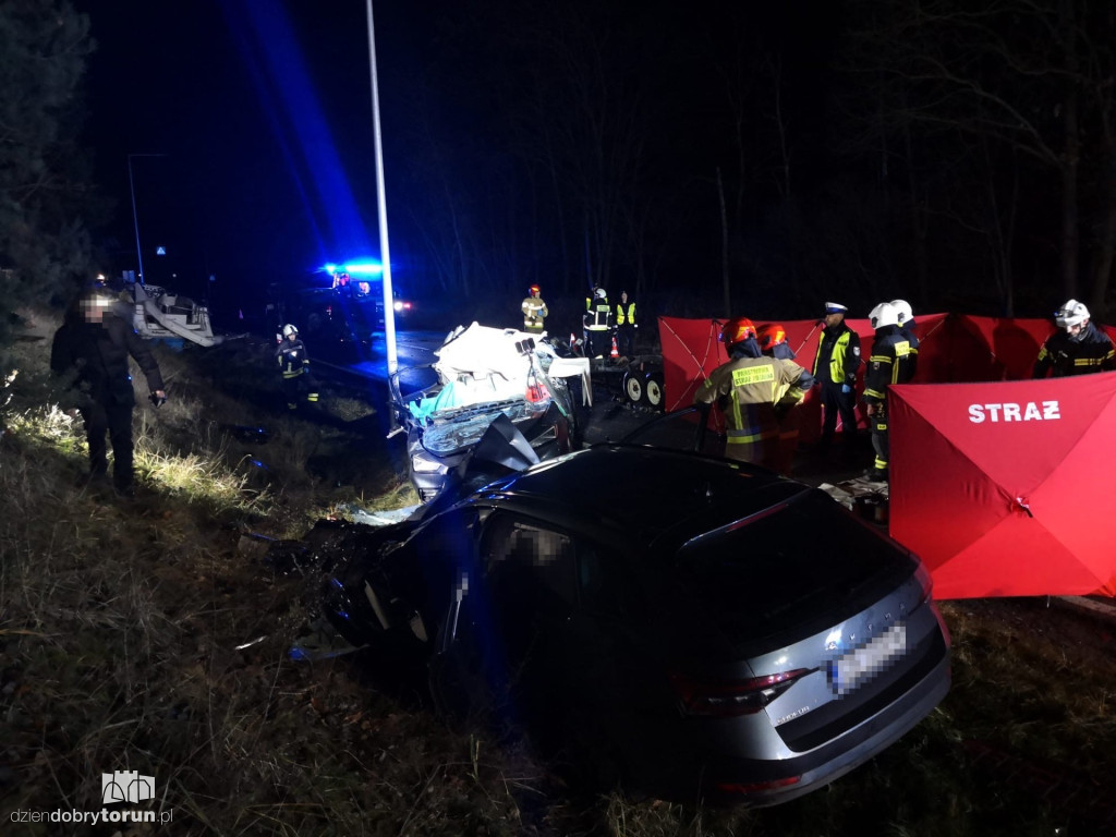 Wypadek na DK10 w Przyłubiu. Nie żyje dwóch mężczyzn