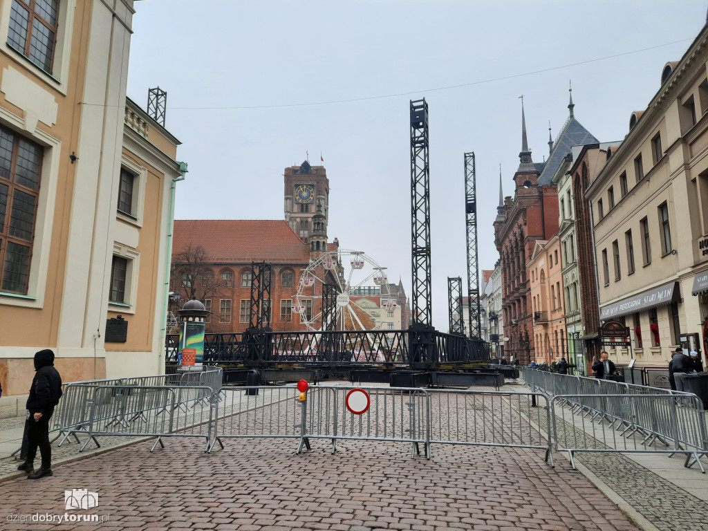 Sylwestrowa scena w Toruniu już stoi!