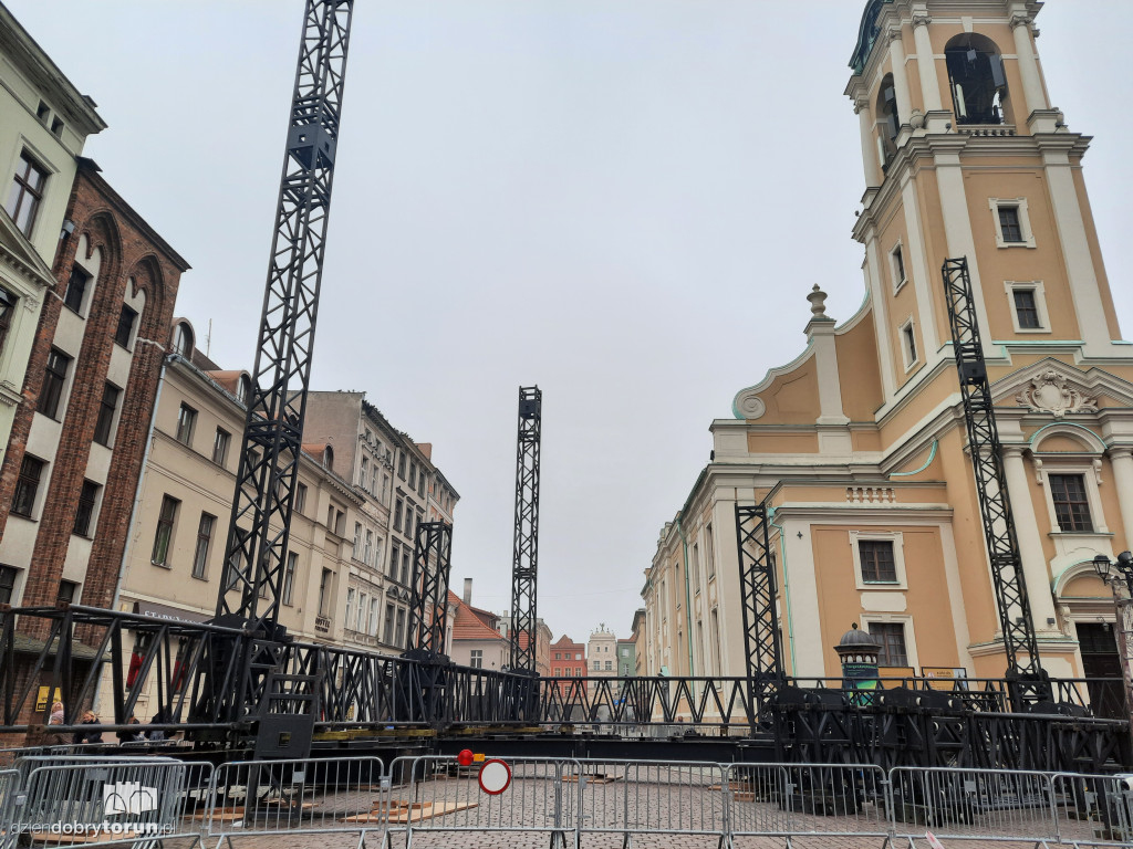 Sylwestrowa scena w Toruniu już stoi!