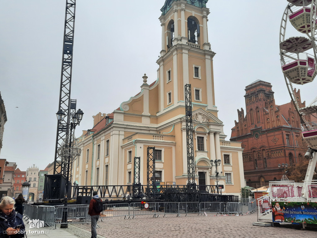 Sylwestrowa scena w Toruniu już stoi!