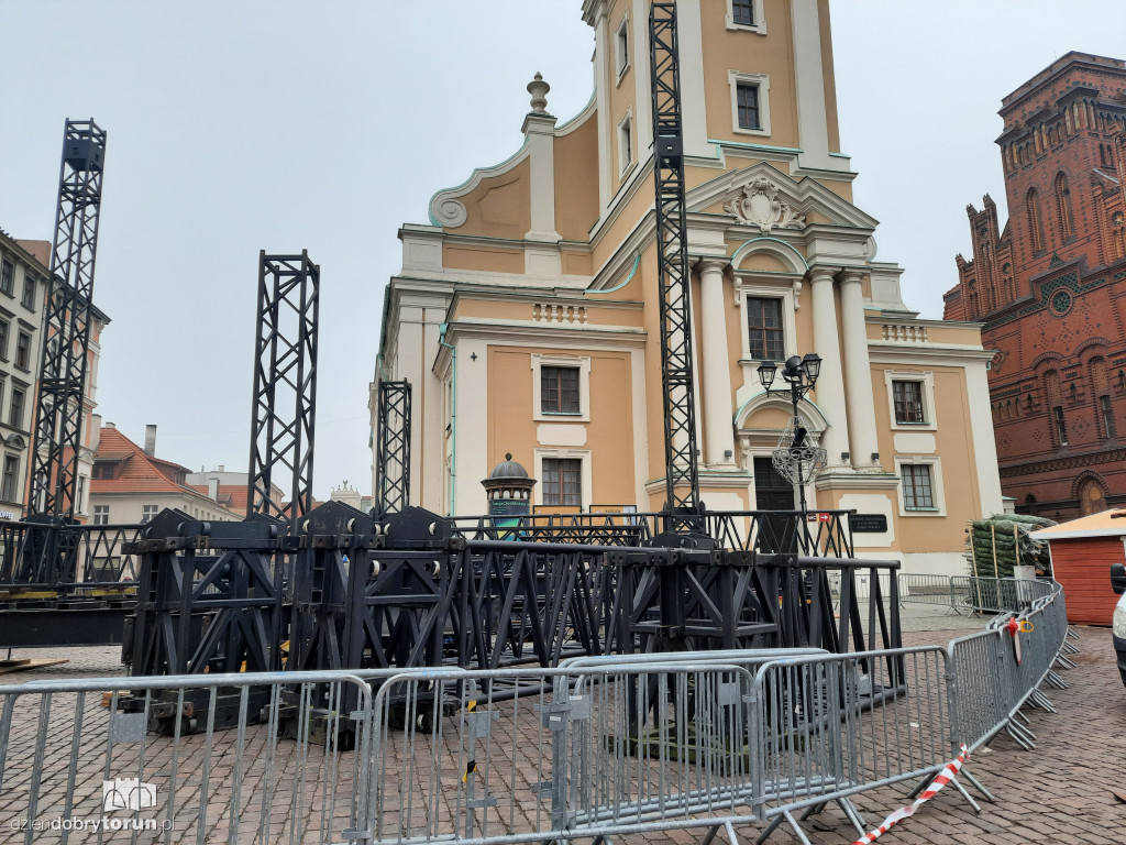 Sylwestrowa scena w Toruniu już stoi!