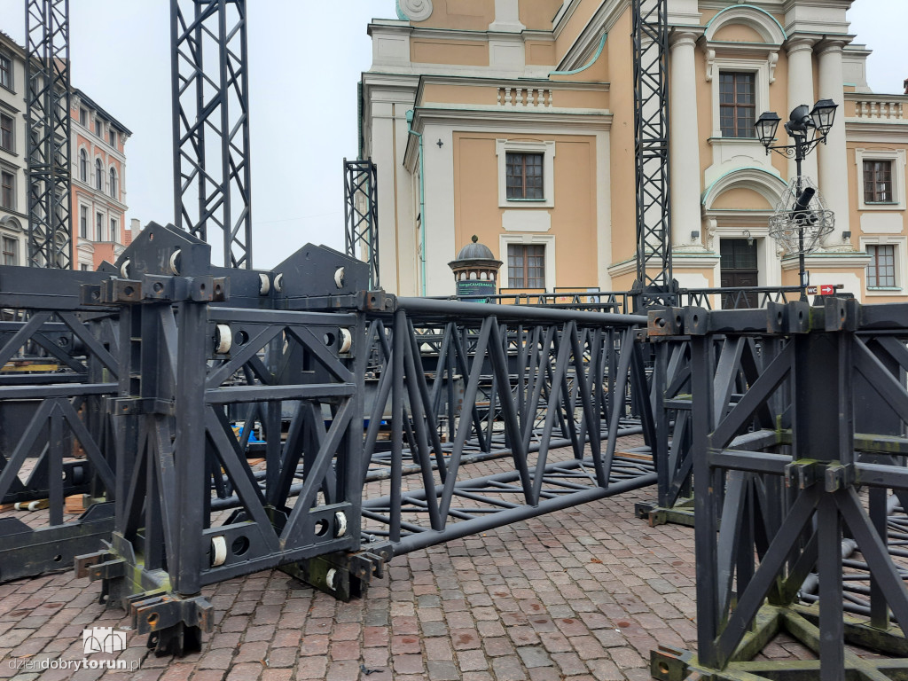 Sylwestrowa scena w Toruniu już stoi!