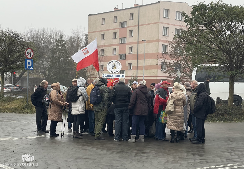 Tysiące wiernych pod Areną Toruń