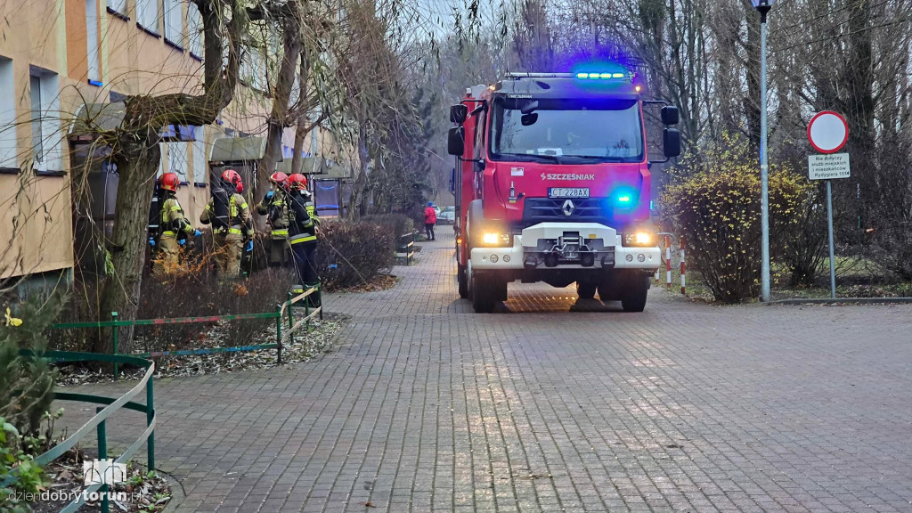 Akcja służb w bloku przy Rydygiera