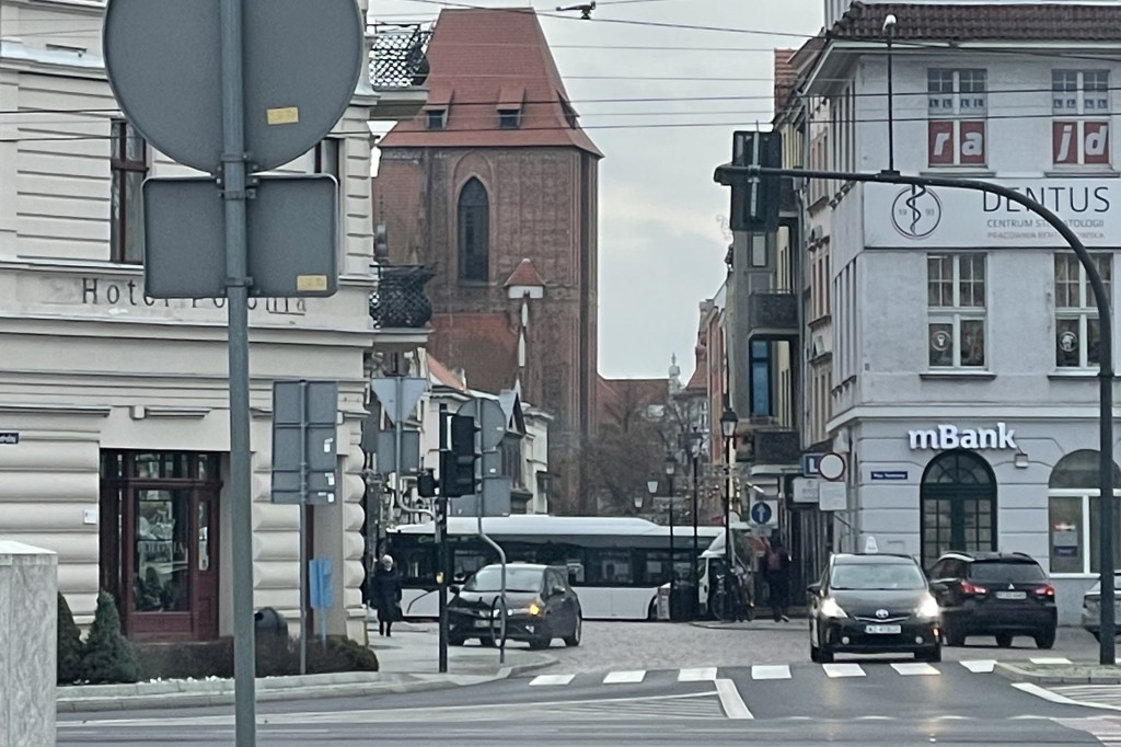 Autobusowe blokady na starówce