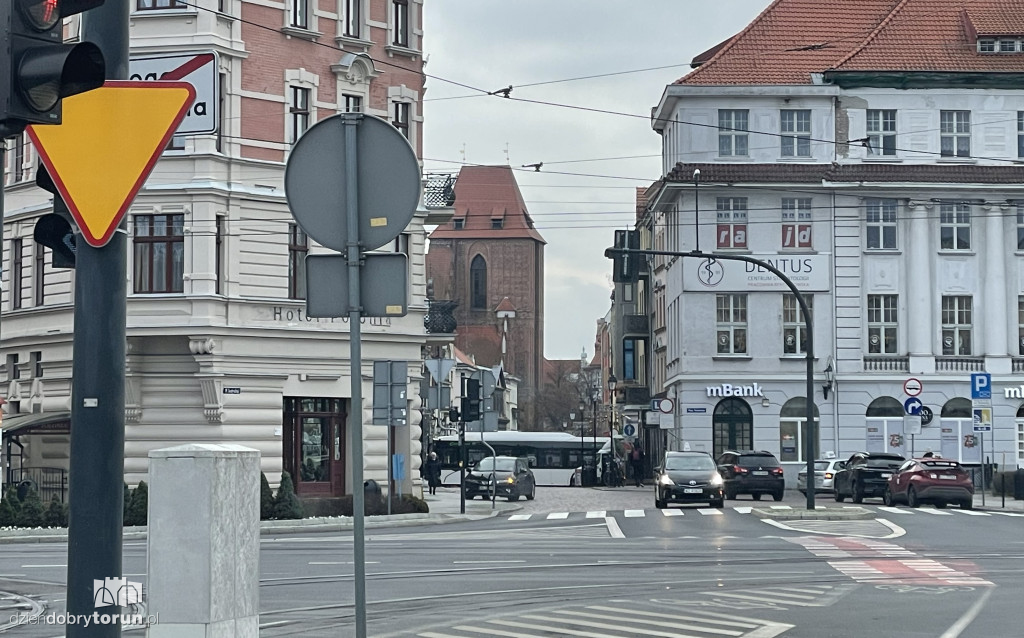 Autobusowe blokady na starówce