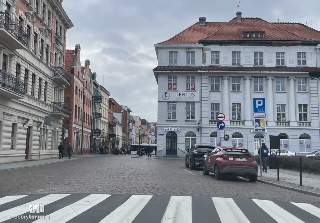 Autobusowe blokady na starówce