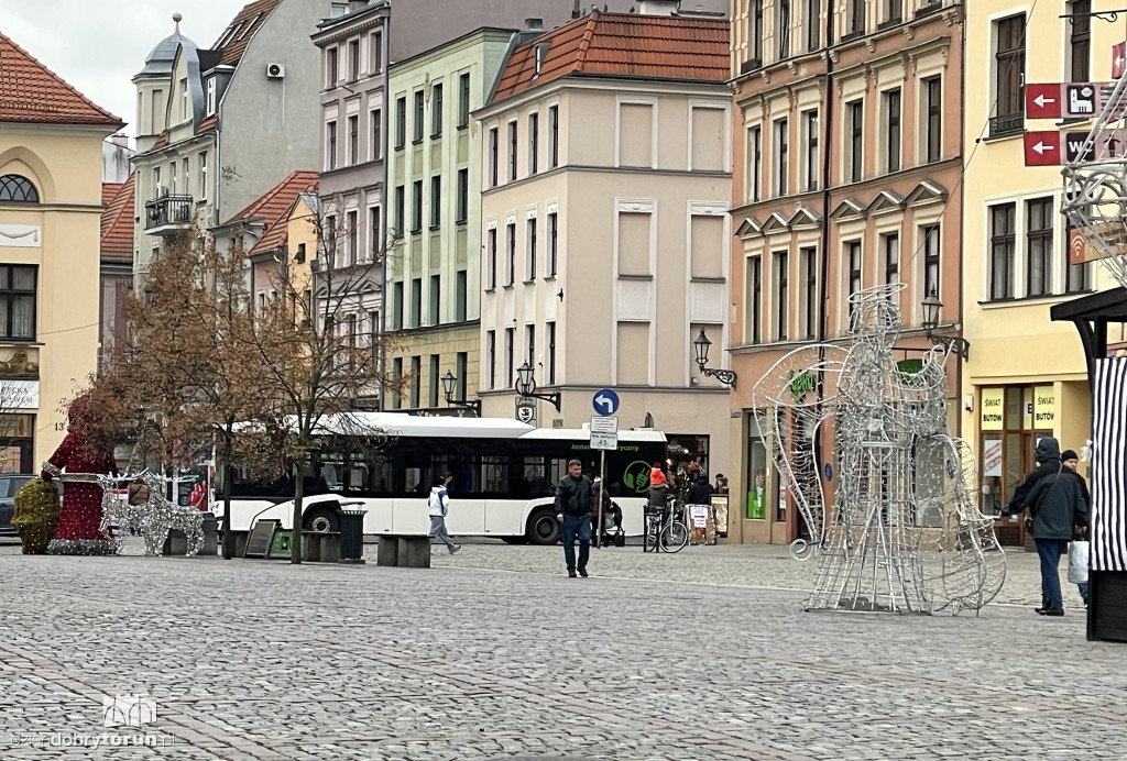 Autobusowe blokady na starówce