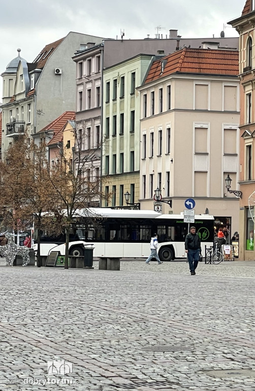 Autobusowe blokady na starówce