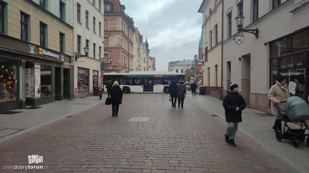 Autobusowe blokady na starówce