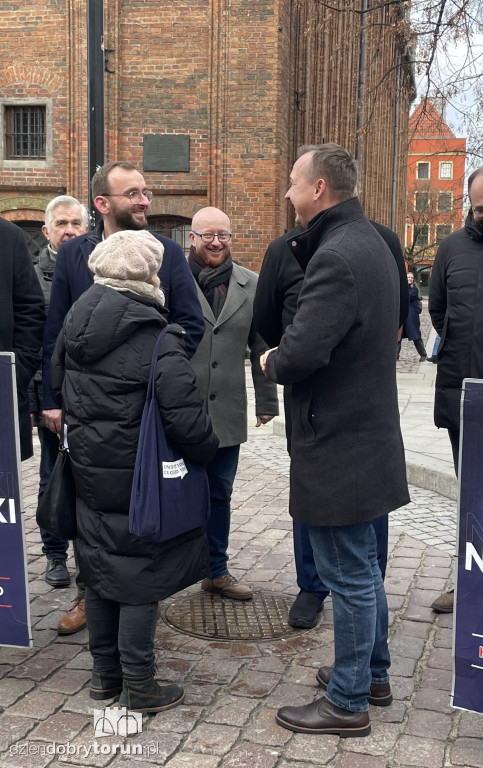 Konferencja PiS na toruńskiej starówce