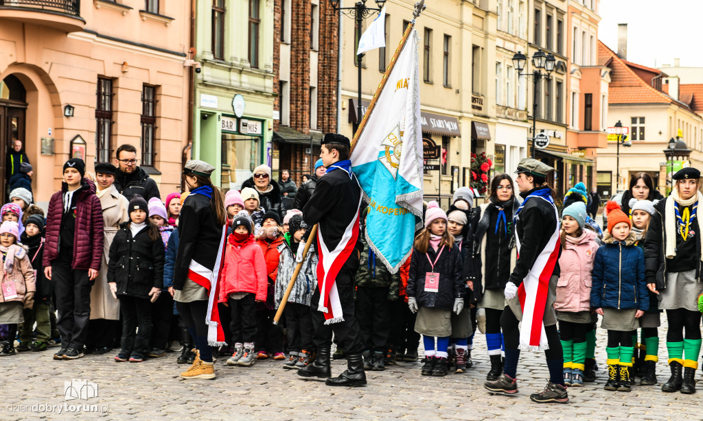 Setki harcerzy na toruńskim rynku