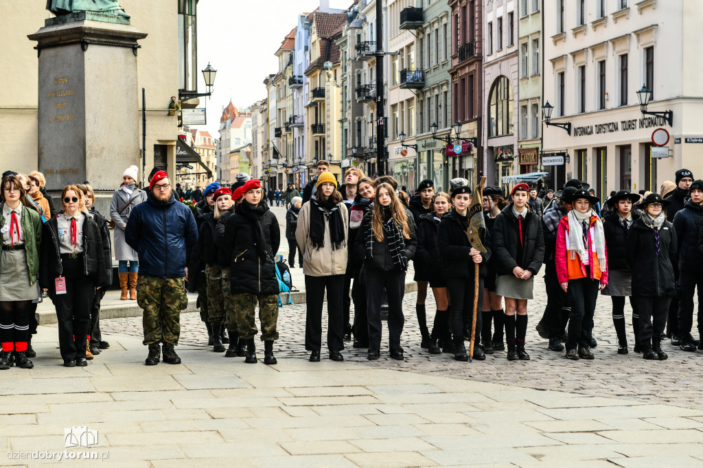Setki harcerzy na toruńskim rynku