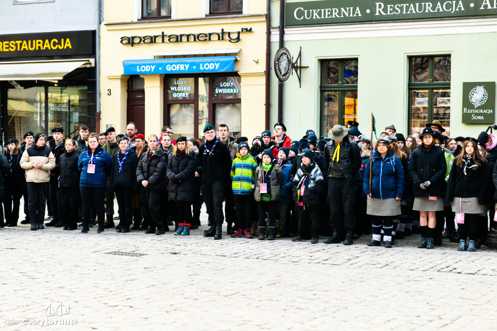 Setki harcerzy na toruńskim rynku